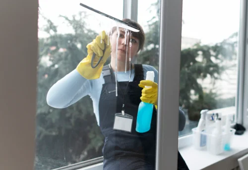 Nettoyage de vitres intérieures et extérieures à la Garde-Freinet